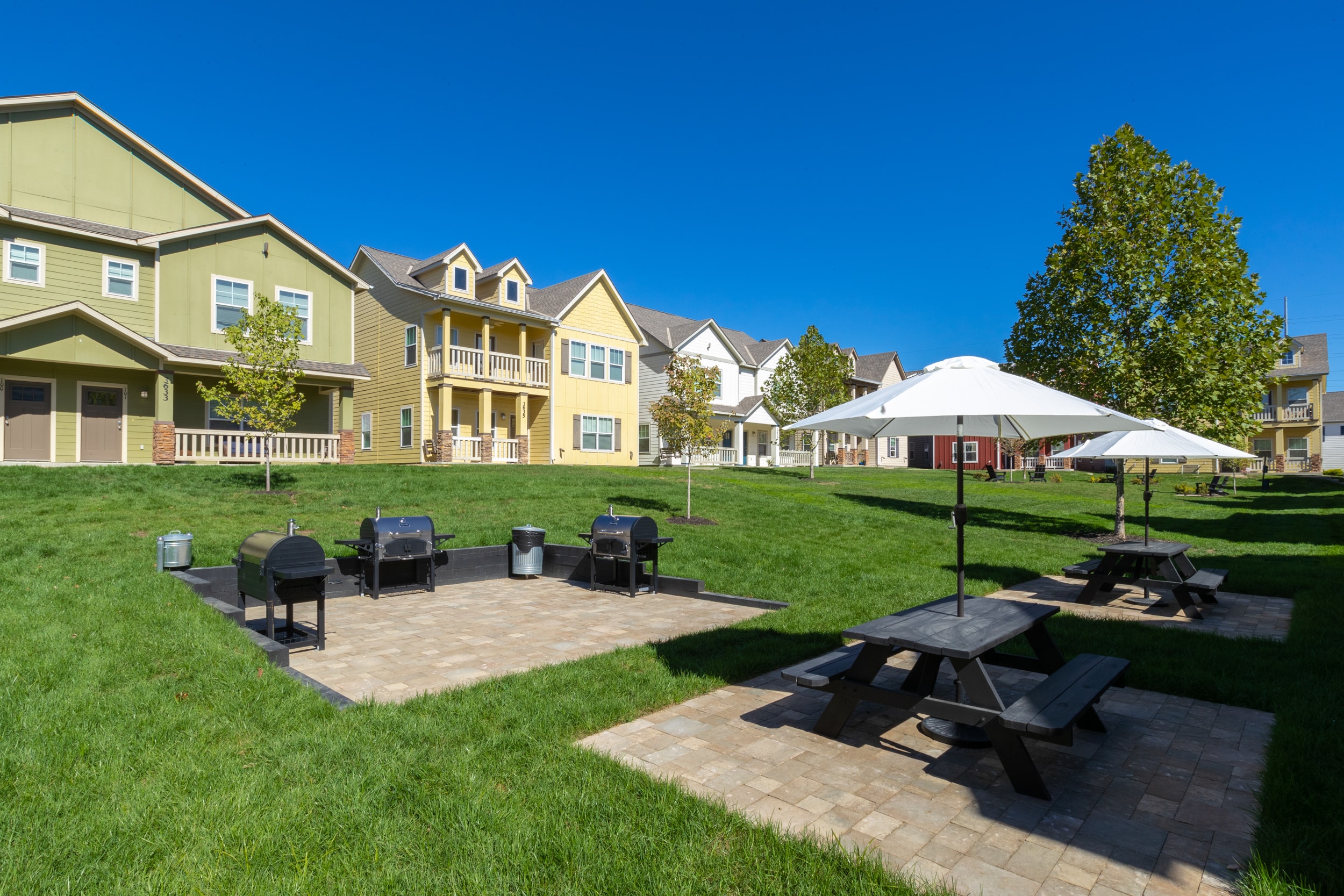 the-collective-at-columbia-apartments-near-the-university-of-missouri-outdoor-grilling-stations